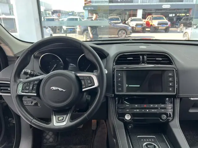 Jaguar Jaguar F-PACE 3.0 SC four-wheel drive R-Sport sports version