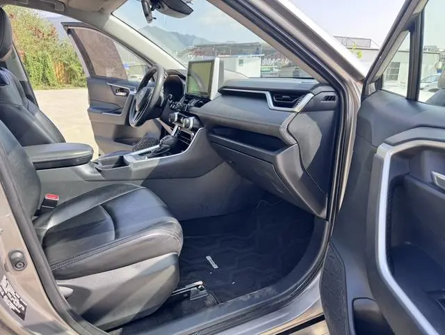 TOYOTA RAV4 Rongfang 2.0L CVT two-wheel drive fashion version
