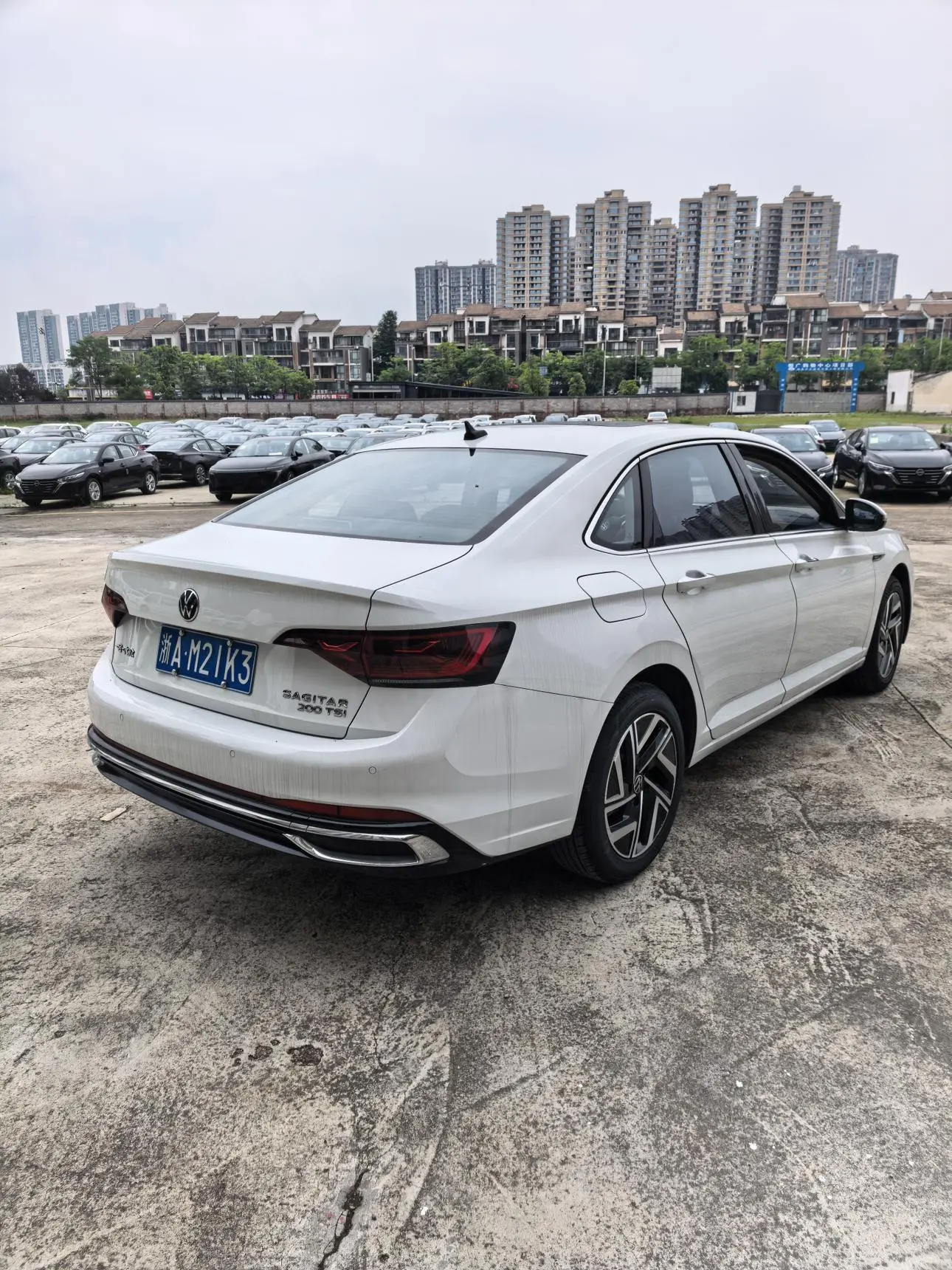 Volkswagen Sagitar 200TSI DSG Flying Edition