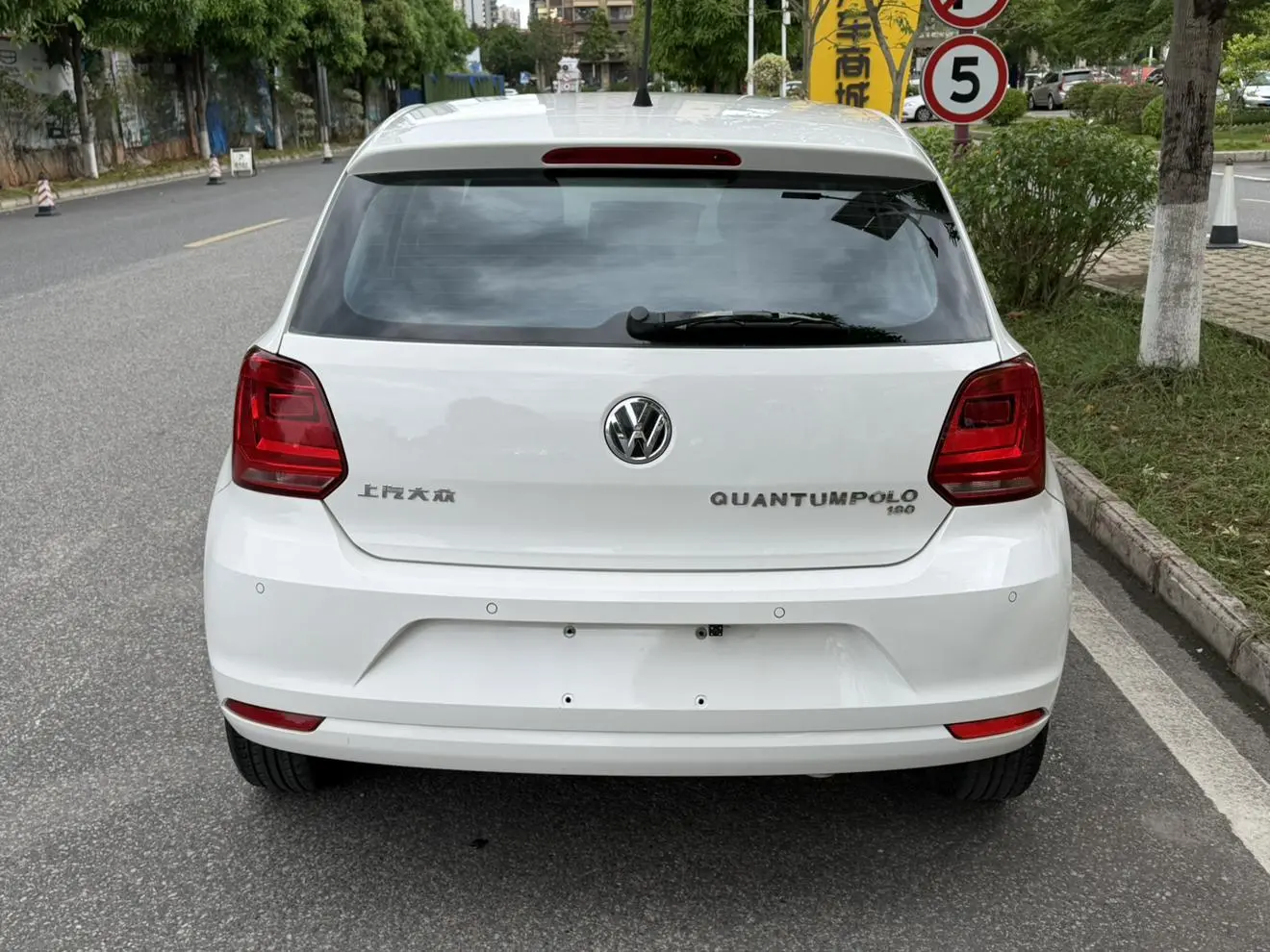 Volkswagen Polo 1.6L automatic comfort type