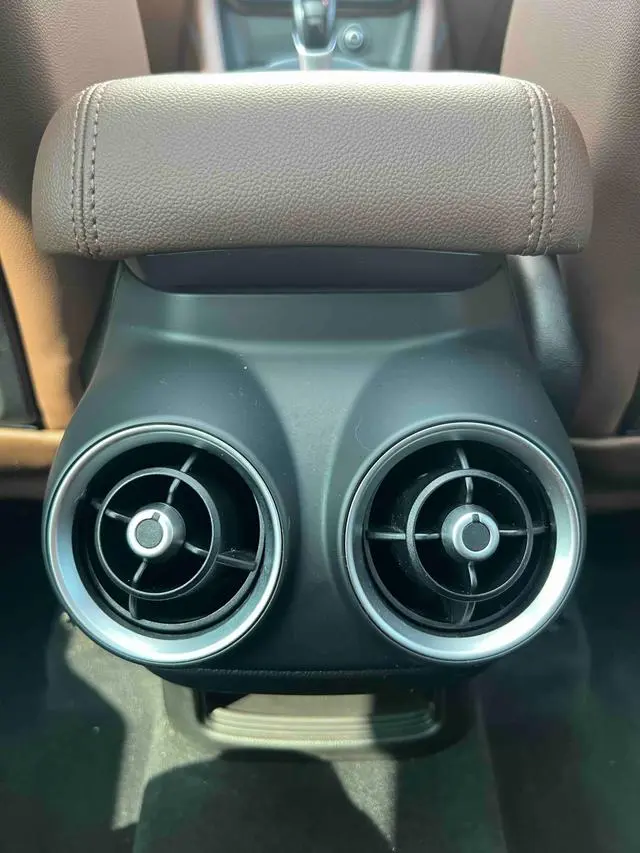 Alfa Romeo Stelvio 2.0T 200HP Deluxe Edition