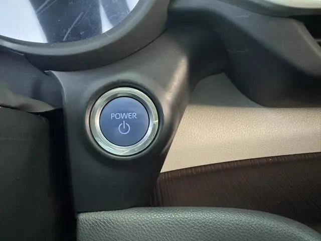 TOYOTA Saina 2.5L Hybrid Deluxe Edition
