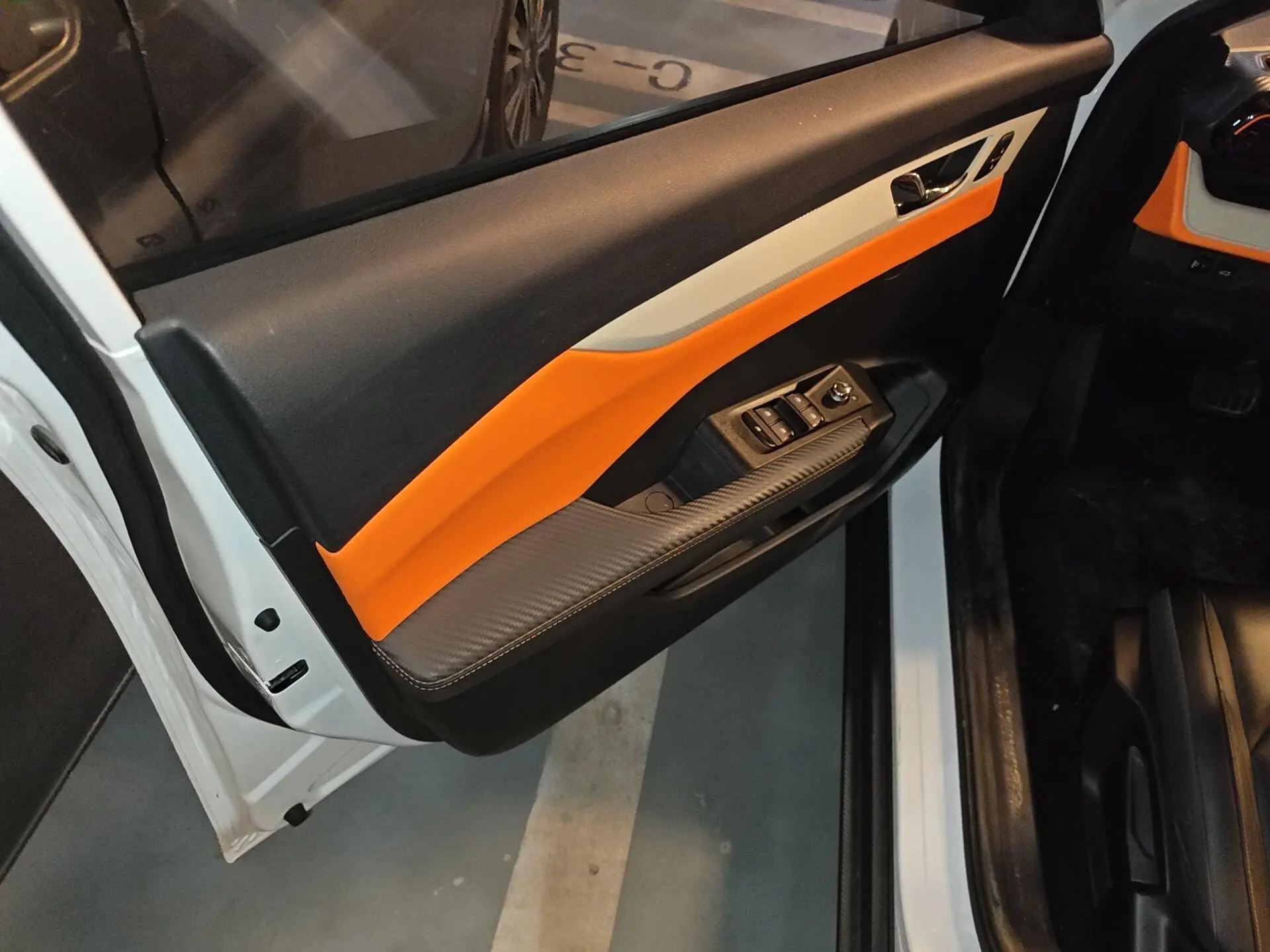 Dongfeng Fengshen Yi Hyun Mach version 1.5L automatic Wind Chasing version