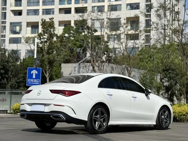 Mercedes-Benz Mercedes-Benz CLA CLA 200 four-door coupe