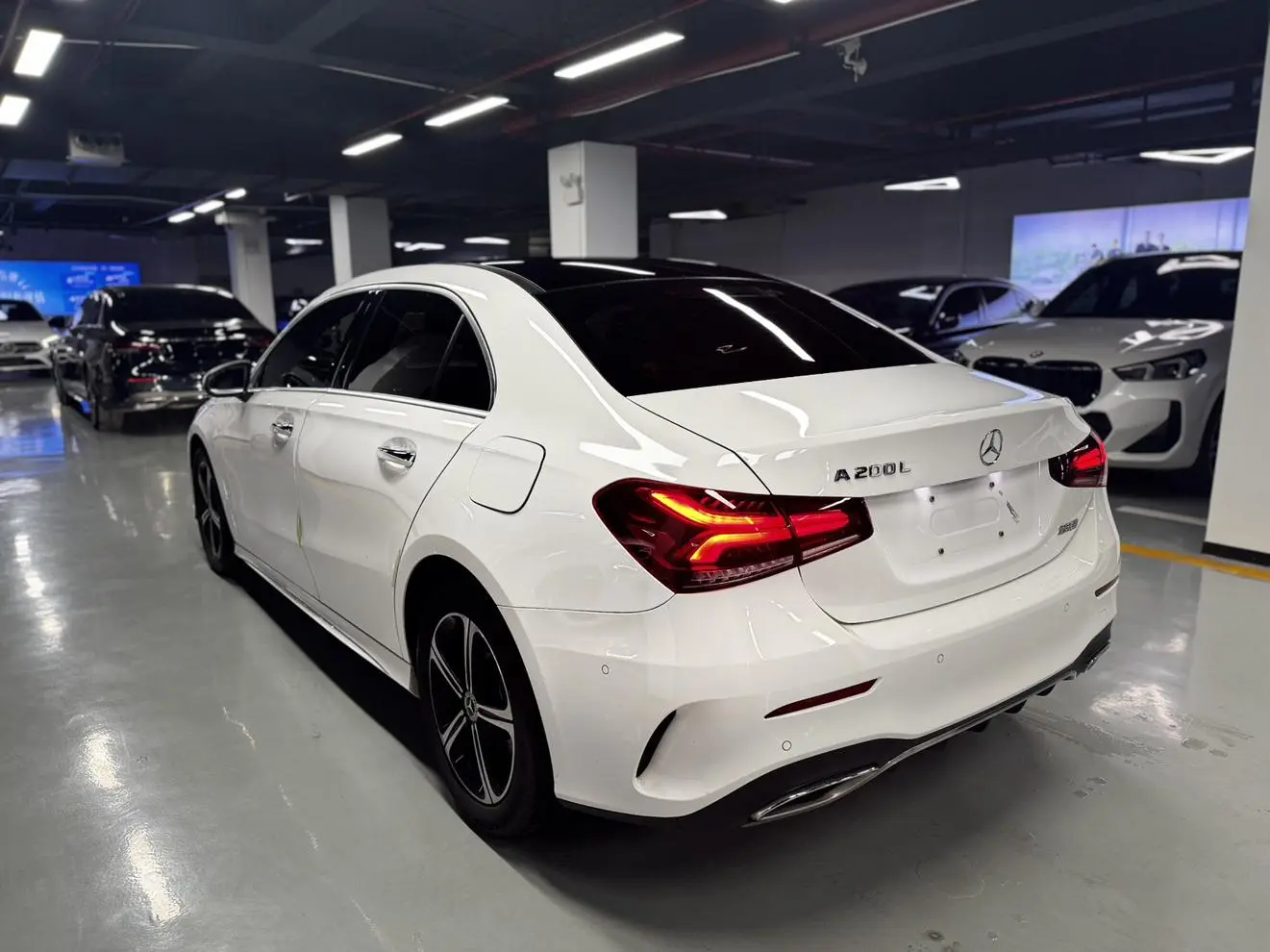 Mercedes-Benz Mercedes-Benz A-class A 200 L sports sedan fashion Version