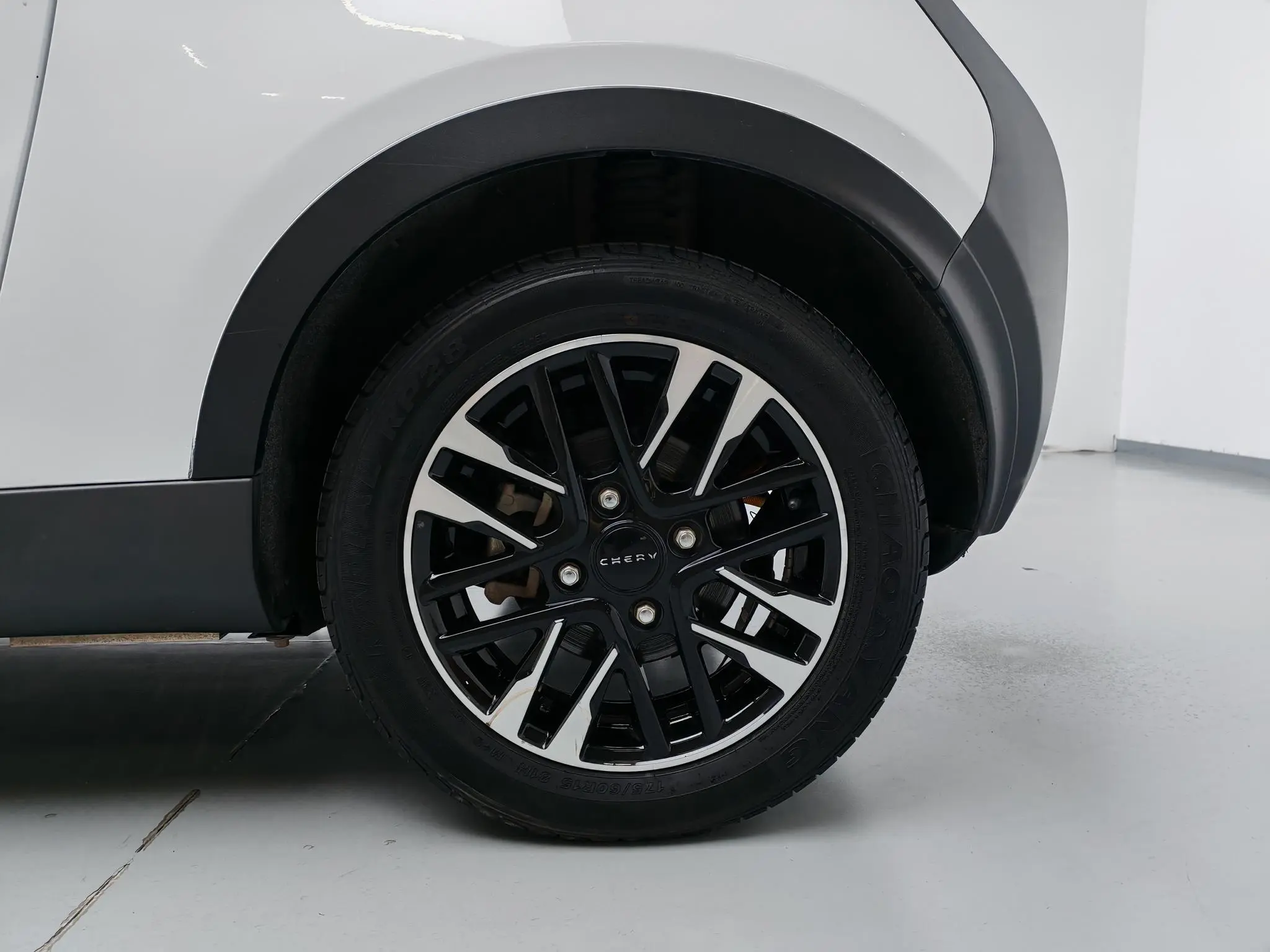 Chery Fulwin Little ant Sweet powder semi-sugar version lithium iron phosphate 30.7 kWh 30kW 301km