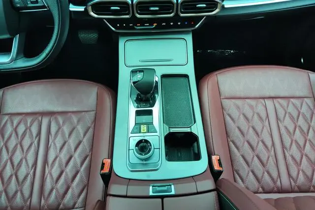 Chery Jetour Jietu X70 PLUS Champion Edition 1.5T DCT Champion MAX 7 Seats