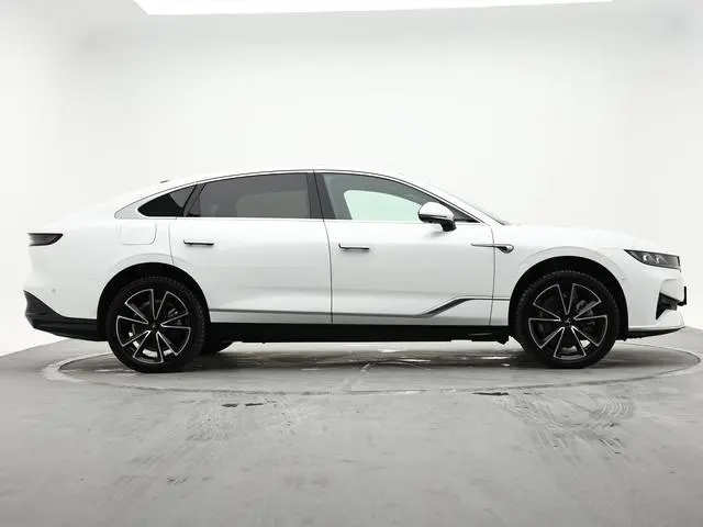 VOYAH Lantu chasing light PHEV Ultra-long battery life, four-wheel drive ultimate edition
