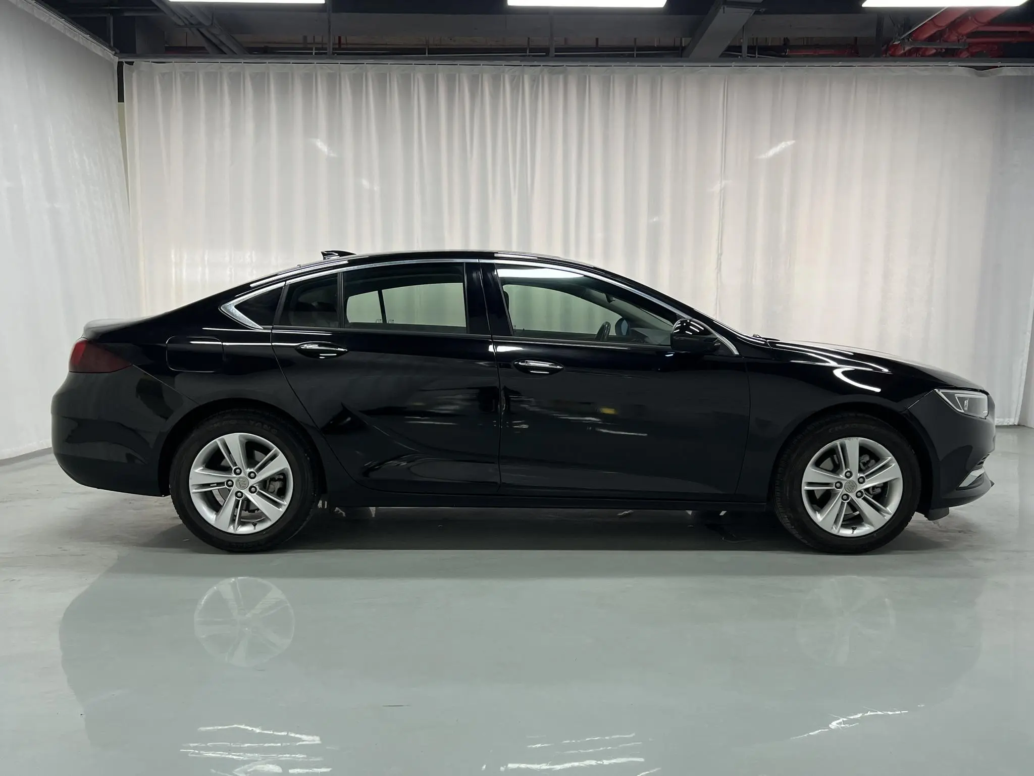 Buick Regal 20T Elite Country VI