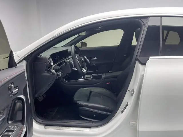 Mercedes-Benz Mercedes-Benz CLA CLA 200 five-door hunting sports car