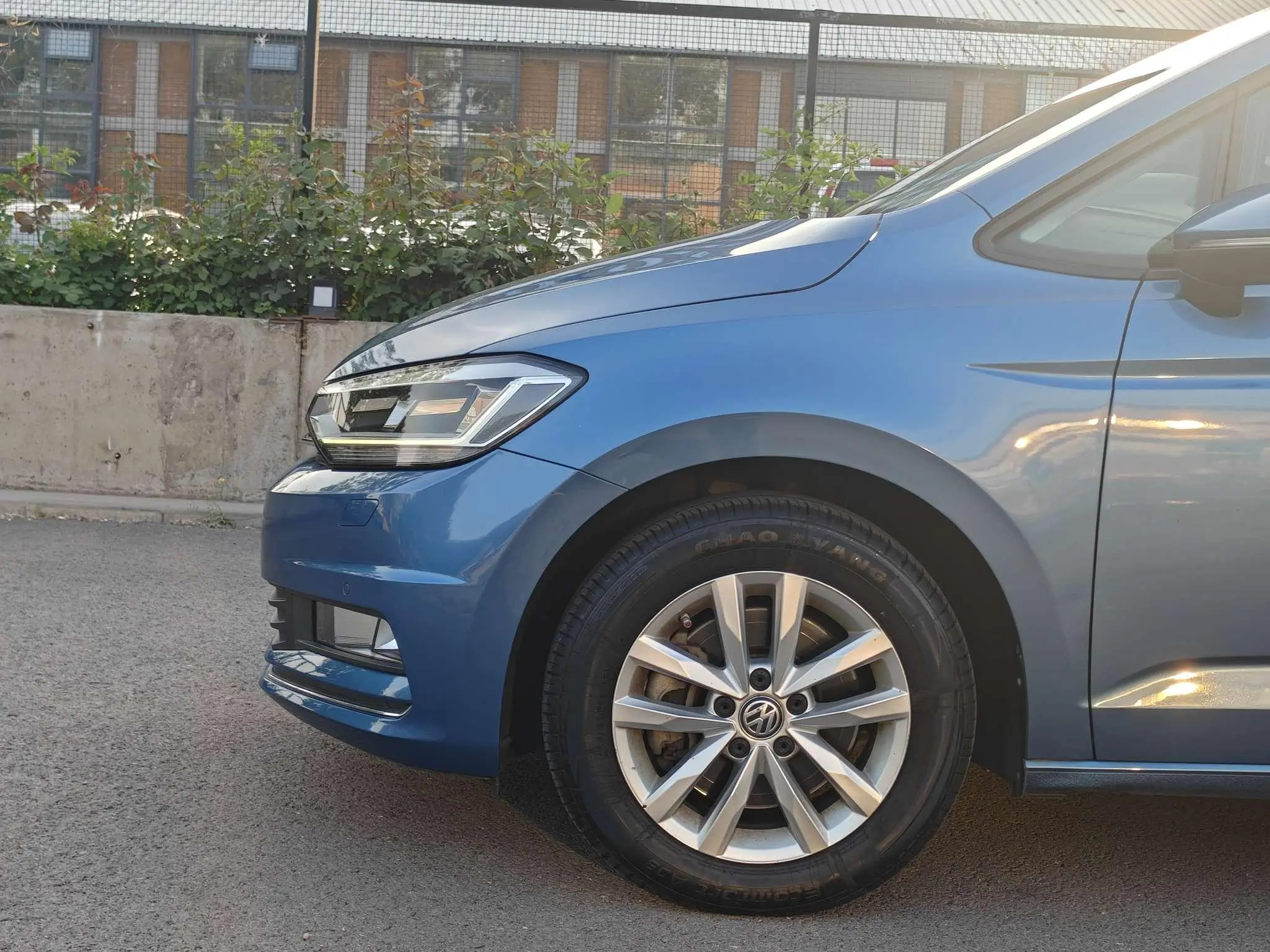Volkswagen Touran L 280TSI Automatic Shuya Version
