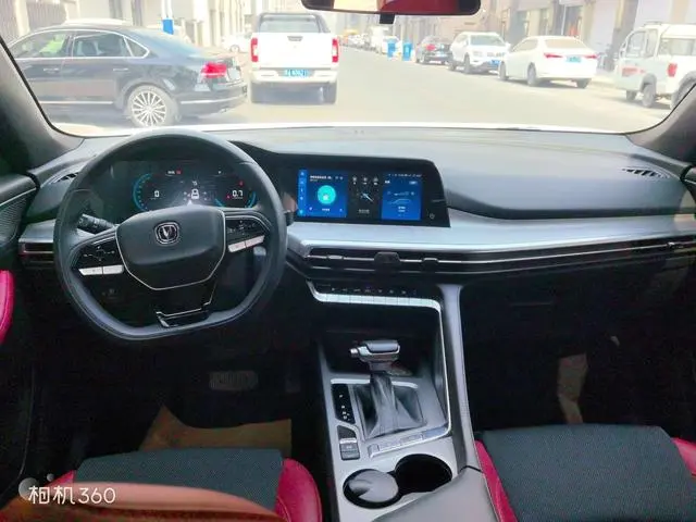 Changan Changan CS35 PLUS Enjoy Edition Blue Whale NE 1.4T DCT Luxury