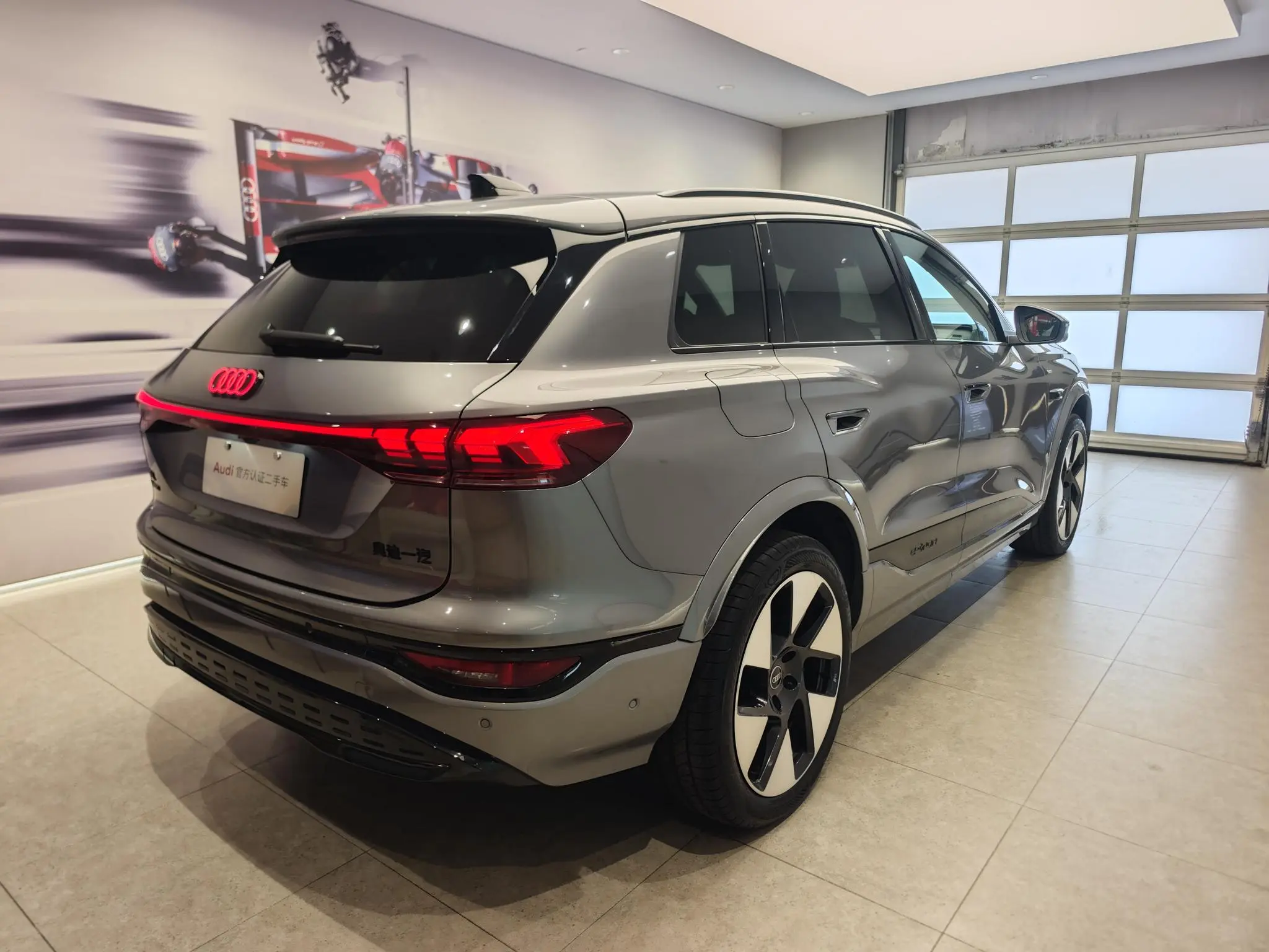 Audi Audi Q6L e-tron First pilot version