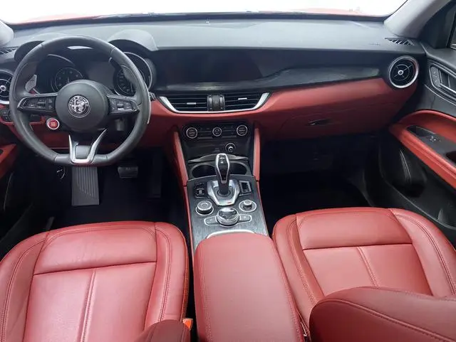 Alfa Romeo Stelvio 2.0T 280HP Deluxe Edition