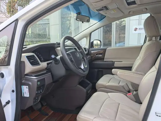 Honda Odyssey 2.4L Deluxe Edition