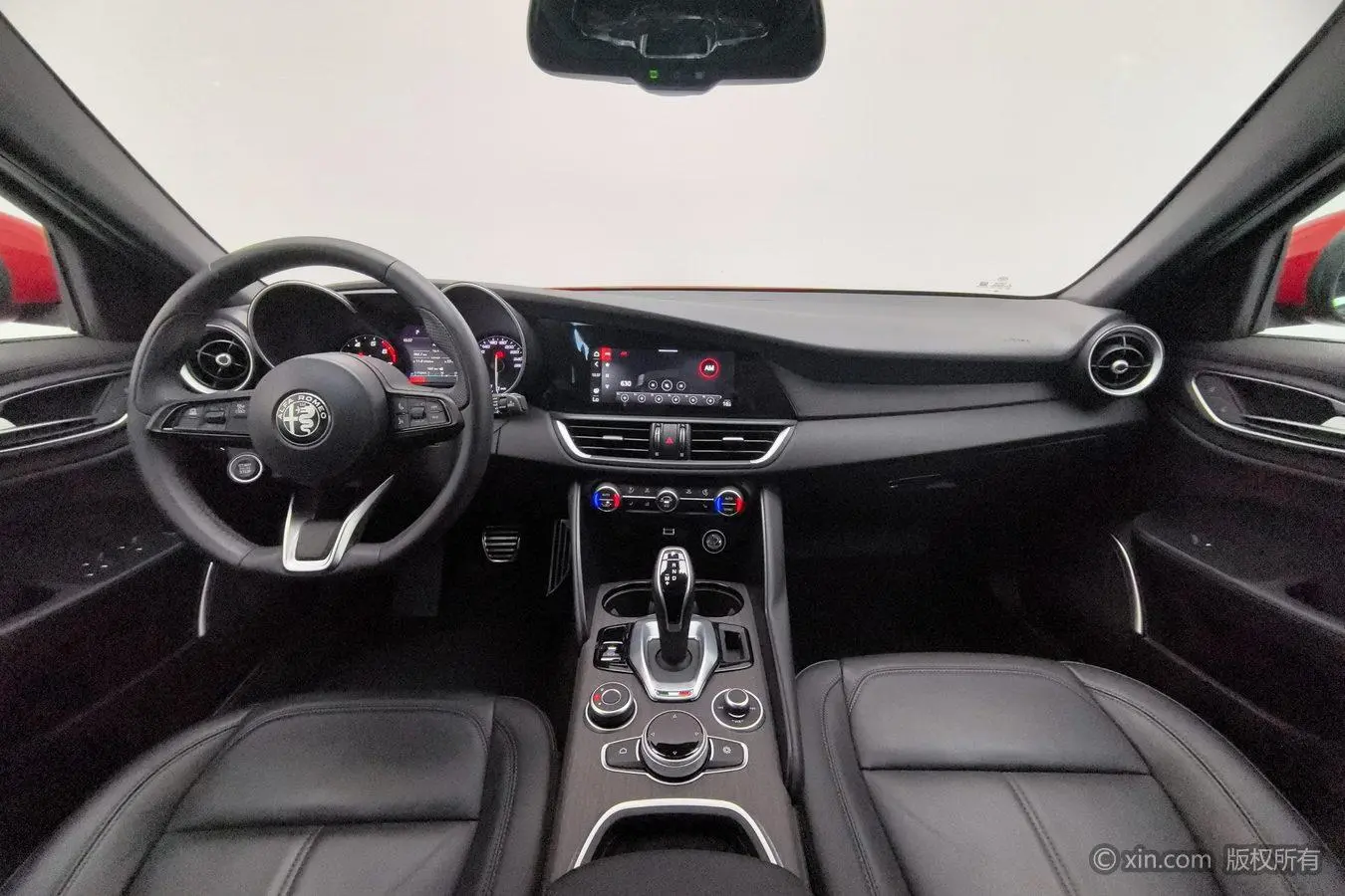 Alfa Romeo Giulia 2.0T 280HP Ti driving control version