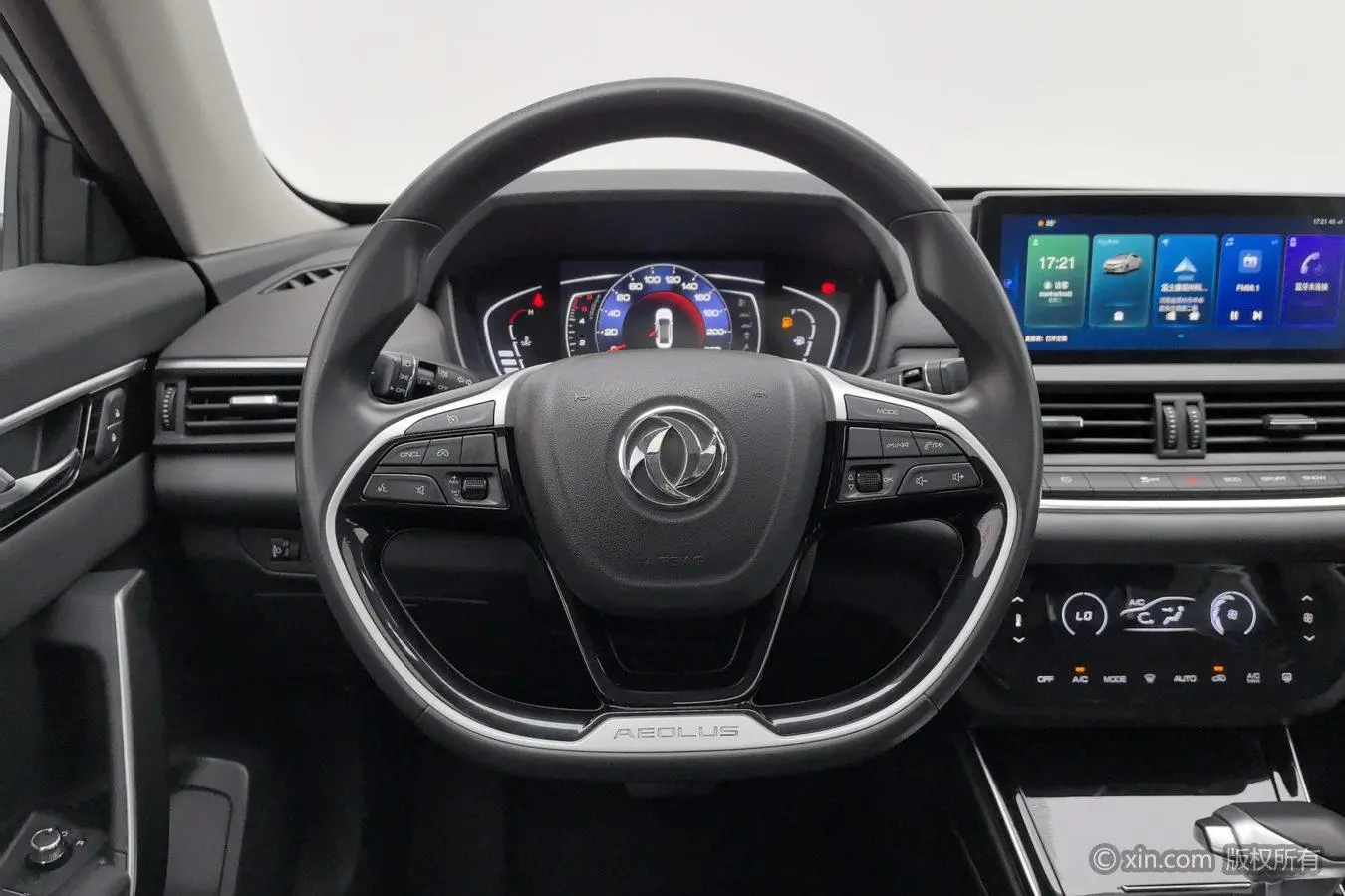 Dongfeng Fengshen Yi Hyun 230T automatic dazzling version