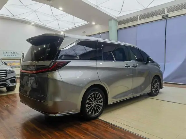 Lexus Lexus LM 500h DIRECT4 six-seater premium edition