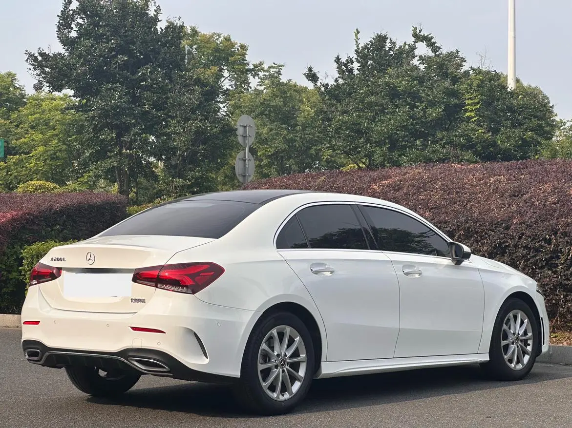 Mercedes-Benz Mercedes-Benz A-class A 200 L sports sedan fashion Version