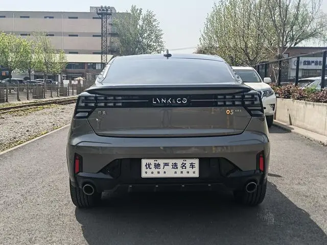 LYNK & CO Lynk 05 2.0TD four-wheel drive Halo