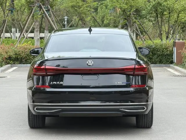 Volkswagen Passat PHEV 430PHEV Hybrid Deluxe Edition