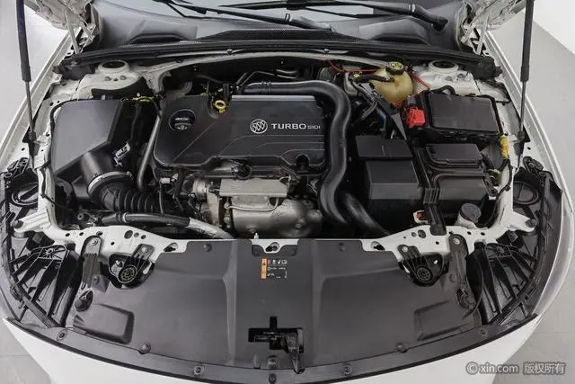 Buick Regal 20T Elite Country VI