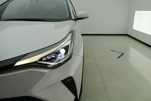 TOYOTA Toyota C-HR 2.0L Deluxe Edition