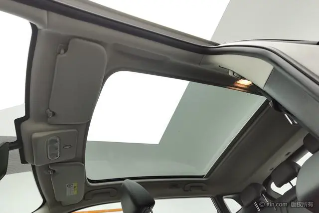 Nissan Qashqai 2.0L CVT Deluxe Edition
