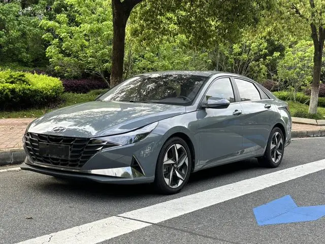 Hyundai Elantra 1.5L CVT LUX Premium Edition