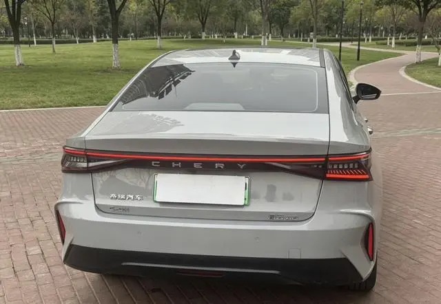 Chery Fengyun Fengyun A8 127 Wind-by-wind version