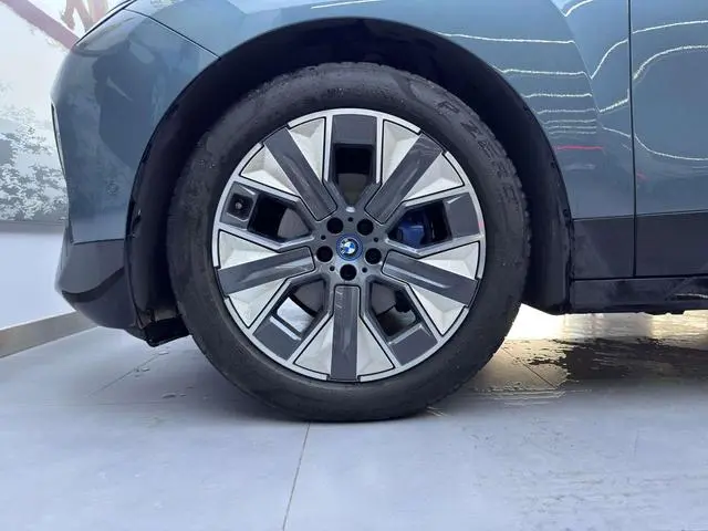 BMW BMW iX xDrive40