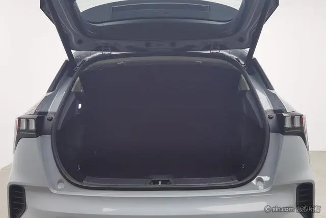 LYNK & CO Lynk & Co. 06 EM-P 84KM battery life version Pro