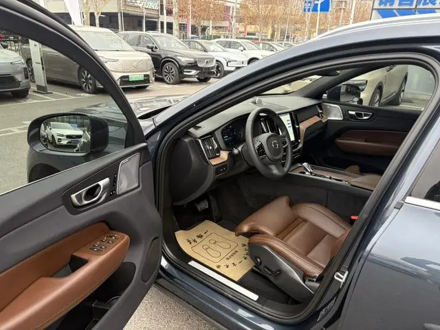 Volvo Volvo XC60 PHEV T8 four-wheel drive long battery life Zhiya Deluxe Edition