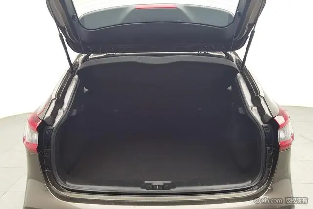 Nissan Qashqai 2.0L CVT Deluxe Edition