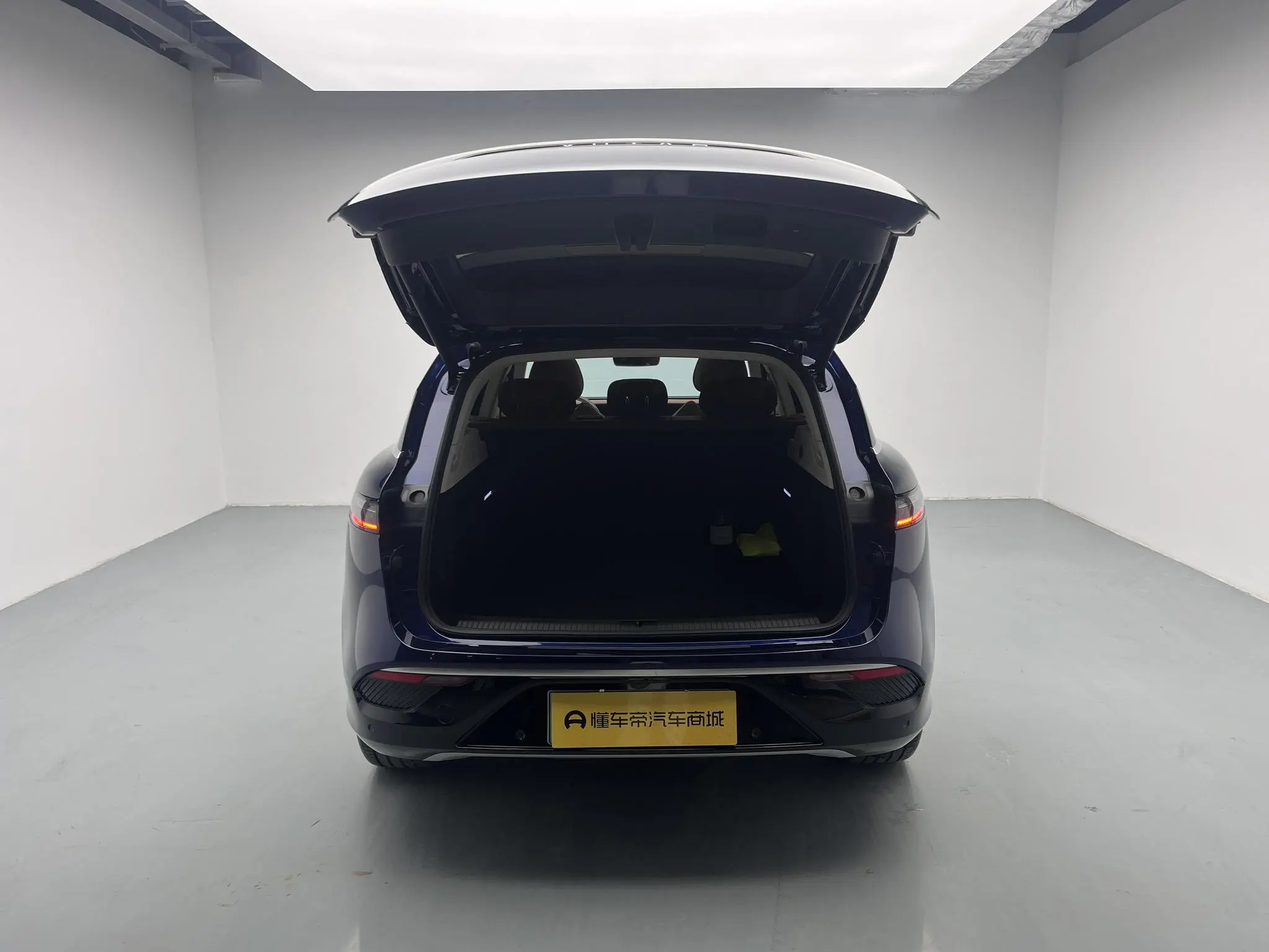 VOYAH Lan Tu FREE Four-wheel drive, long battery life, extended range version