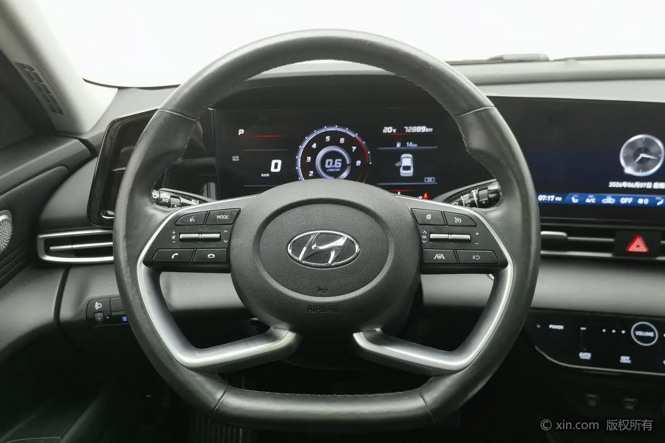 Hyundai Elantra 1.5L CVT LUX Premium Edition