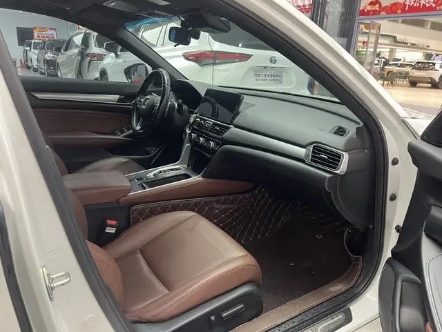 Honda Yingshipai Rui*Hybrid 2.0L Jingya Version