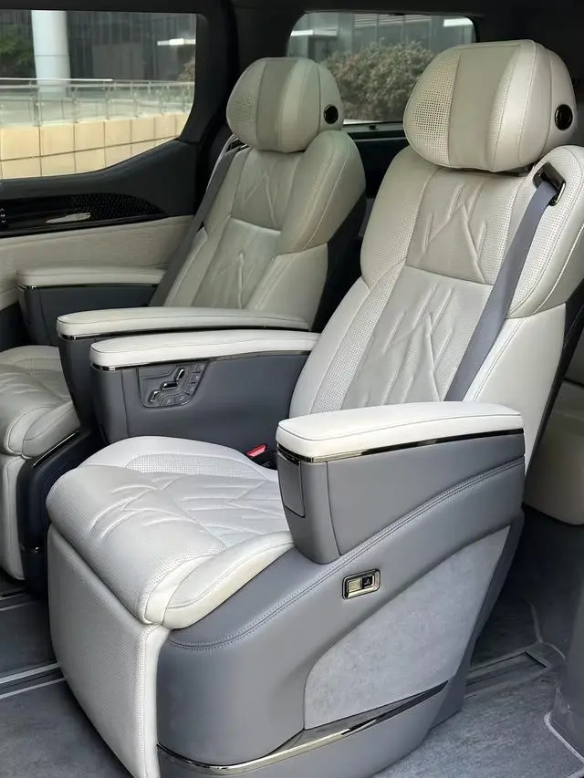 ZEEKR ZEEKR 009 Seven-seater aisle version four-wheel drive 108kWh
