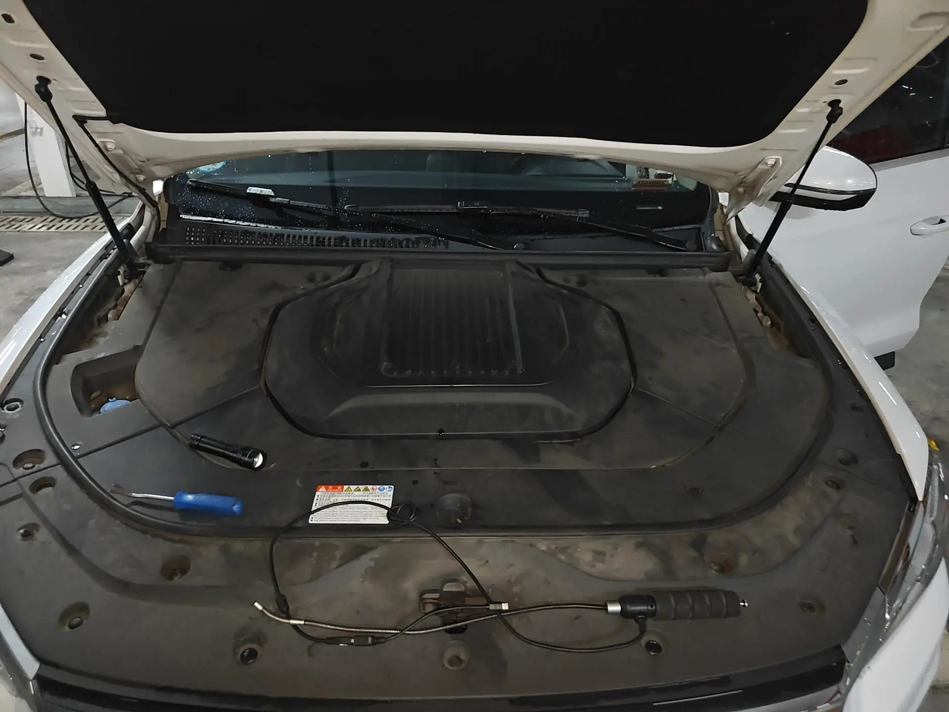 BYD Song Pro DM DM 1.5T four-wheel drive performance version flagship model