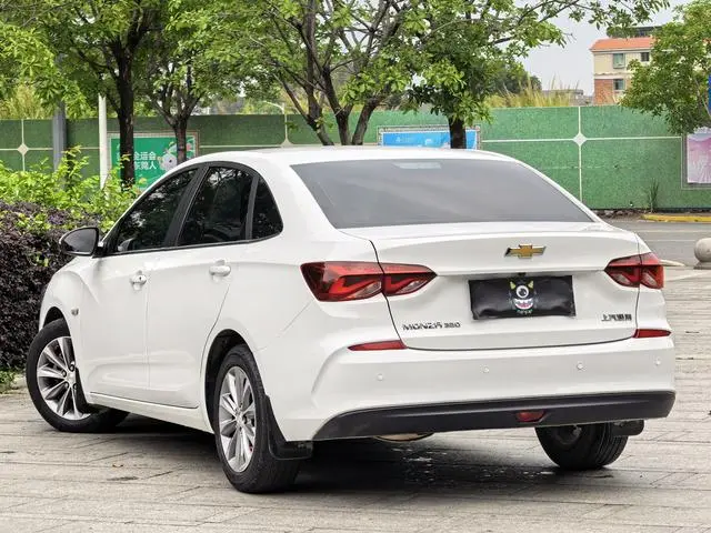 Chevrolet Cruze 320 automatic Enjoy Skylight version