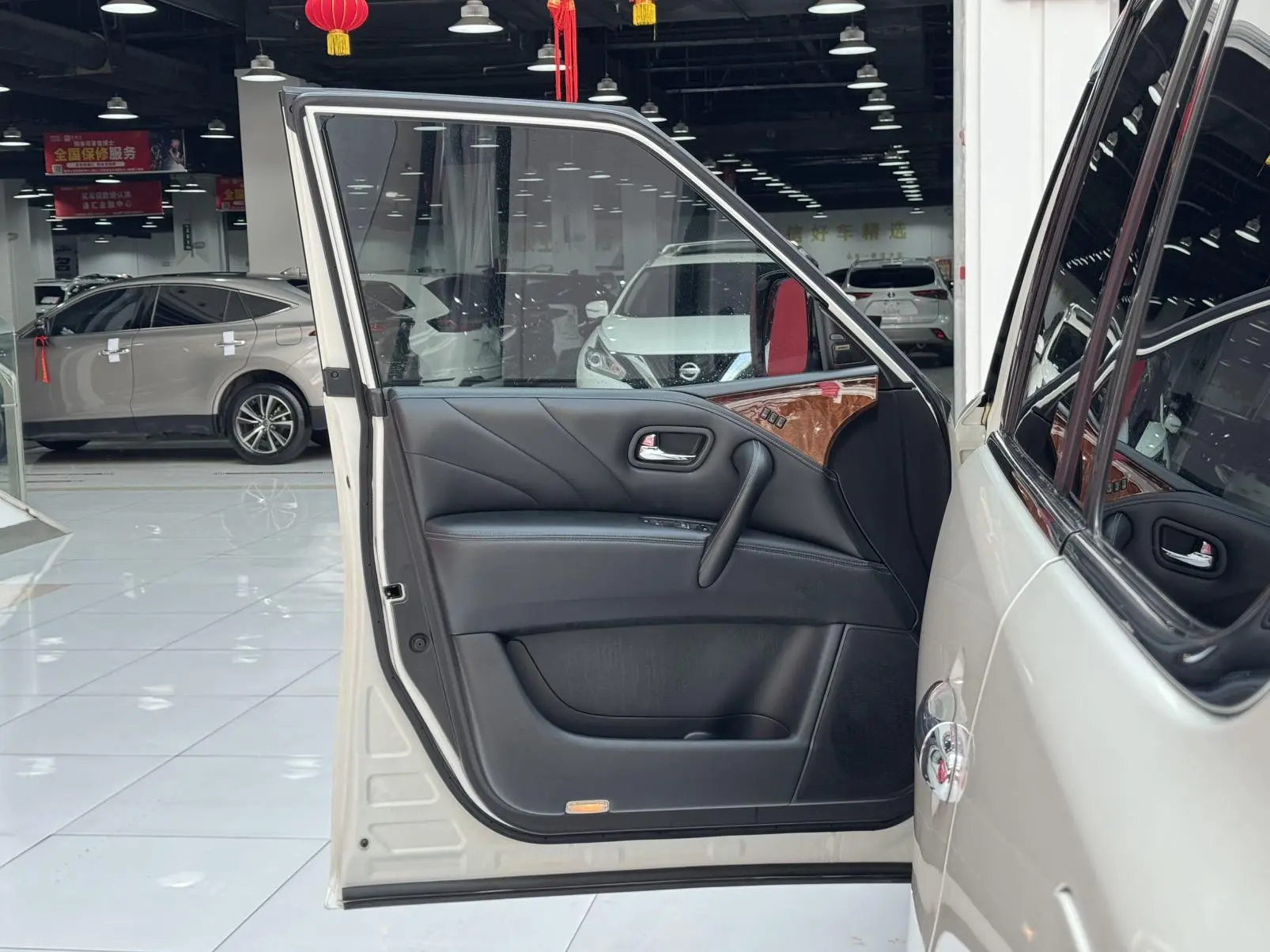 Infiniti Infiniti QX80 5.6L 4WD