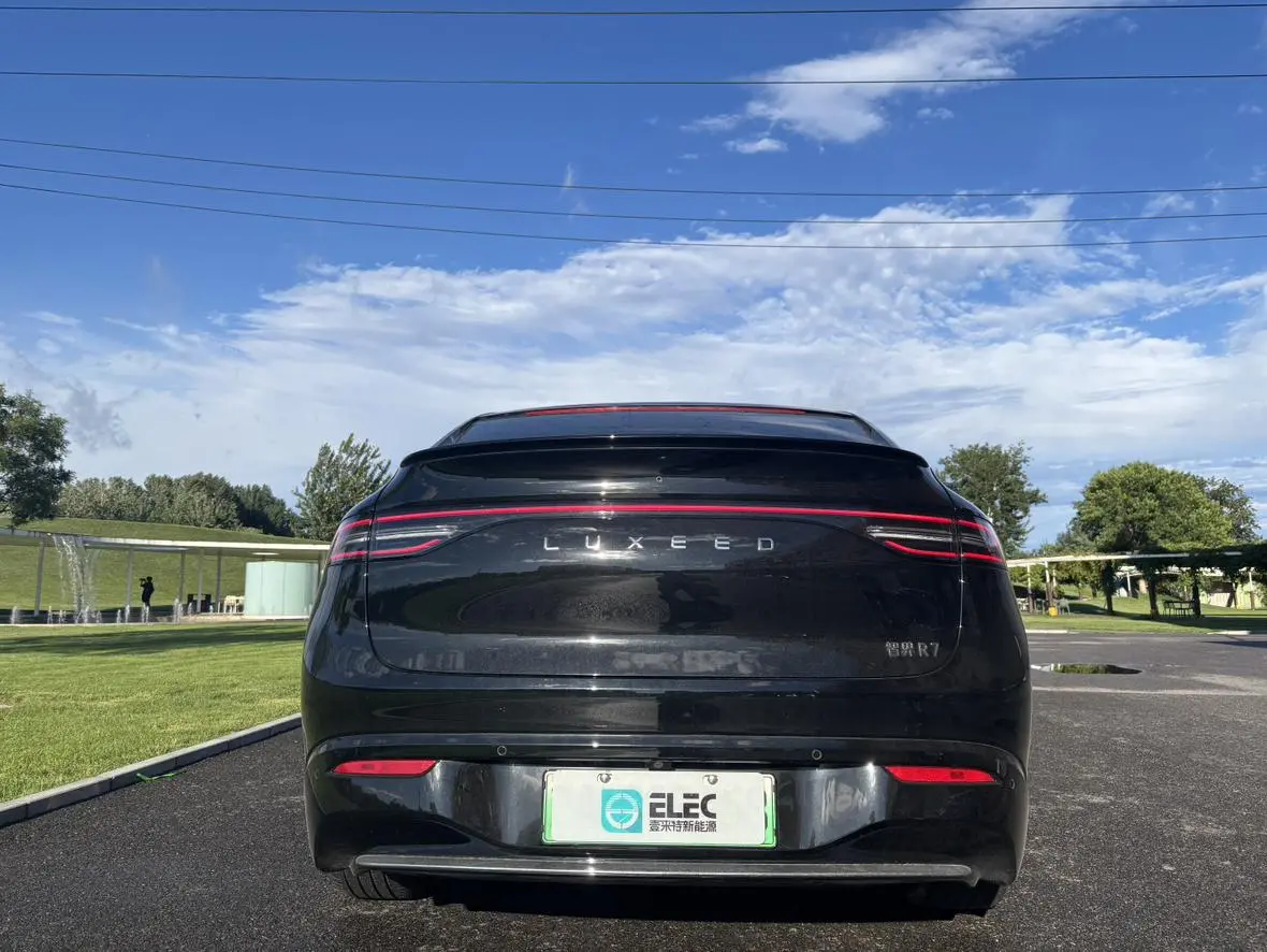 LUXEED Wisdom World R7 Extended range 37kWh Max rear drive version