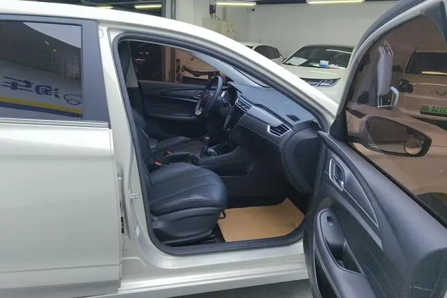 Roewe Roewe i5 1.5L Manual 4G Interconnection Linghao Ultimate Edition