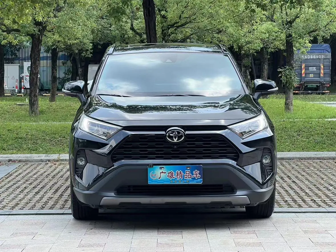 TOYOTA RAV4 Rongfang 2.0L CVT two-wheel drive fashion Plus version