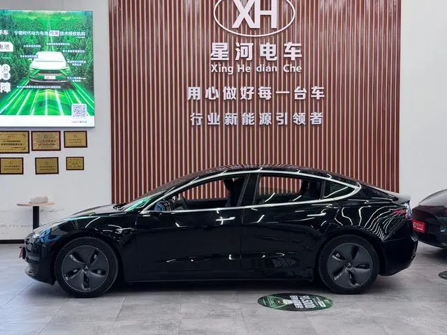 Tesla Model 3 Facelift, long battery life, rear-wheel drive version