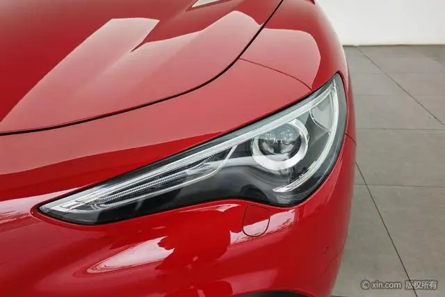 Alfa Romeo Stelvio 2.0T 280HP Deluxe Edition