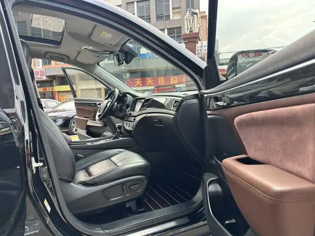 GAC Trumpchi GS8 320T two-wheel drive luxury Zhilian Edition 7 seats