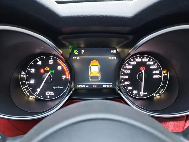 Alfa Romeo Stelvio 2.0T 280HP Deluxe Edition