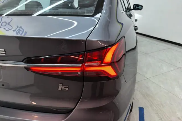 Roewe Roewe i5 Facelift 1.5L CVT Diamond edition