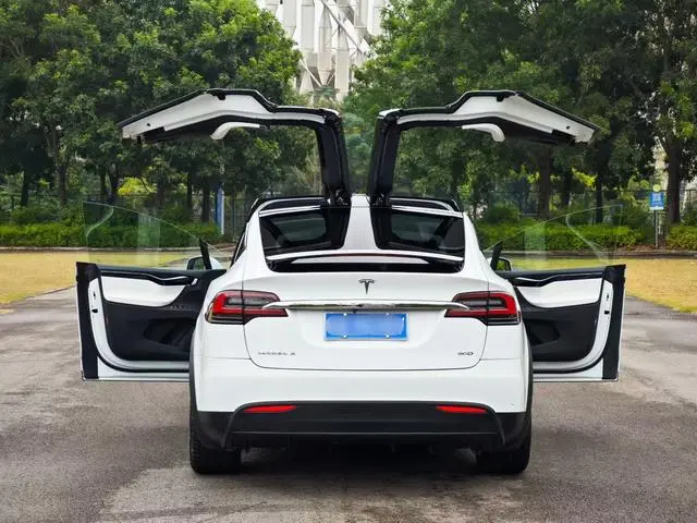 Tesla Model X 90D